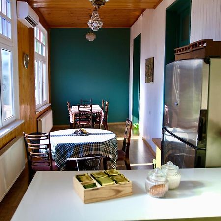 Pigeon Guest House Tbilisi Bagian luar foto