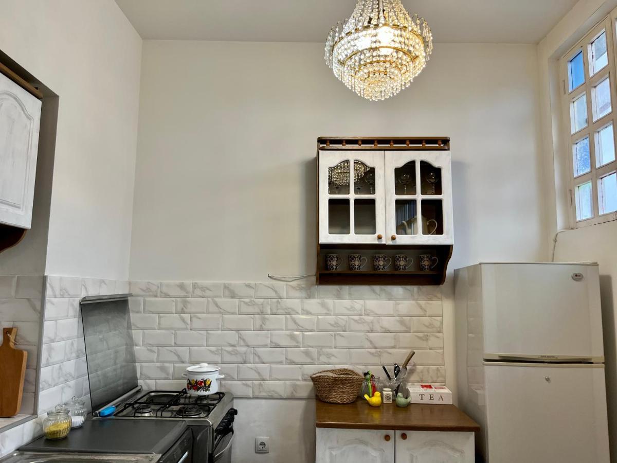 Pigeon Guest House Tbilisi Bagian luar foto