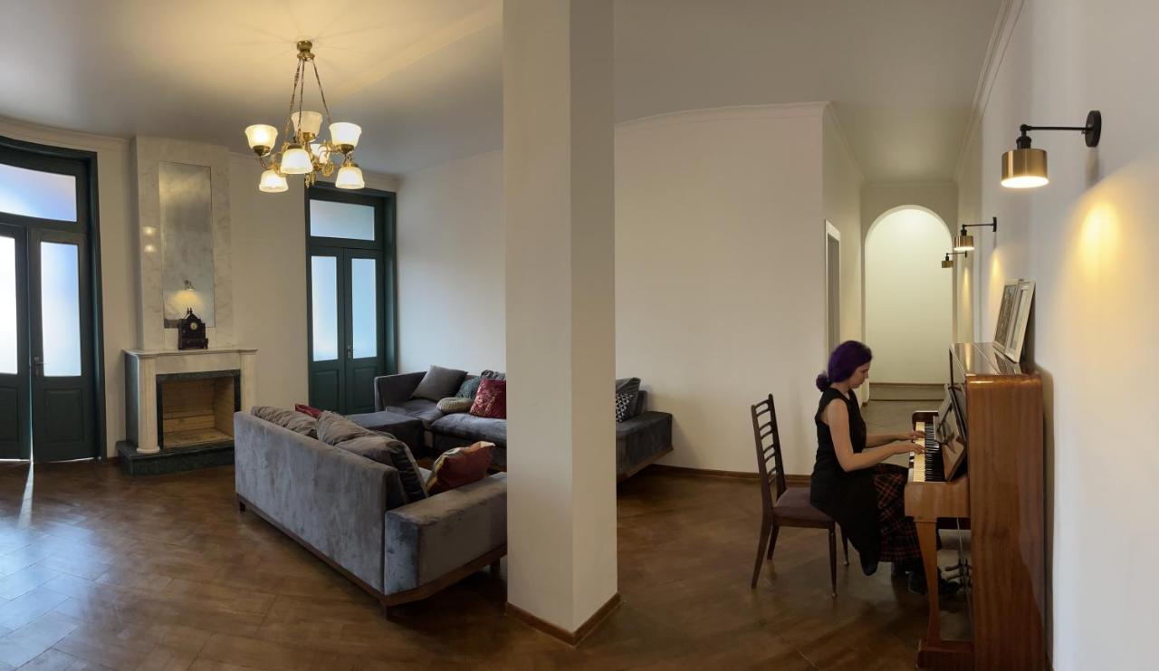 Pigeon Guest House Tbilisi Bagian luar foto