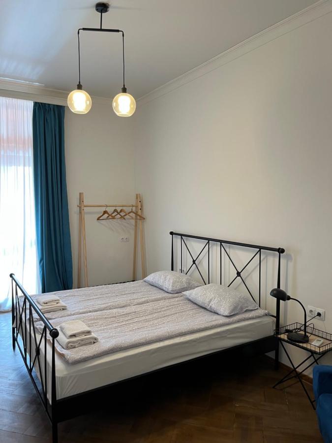 Pigeon Guest House Tbilisi Bagian luar foto