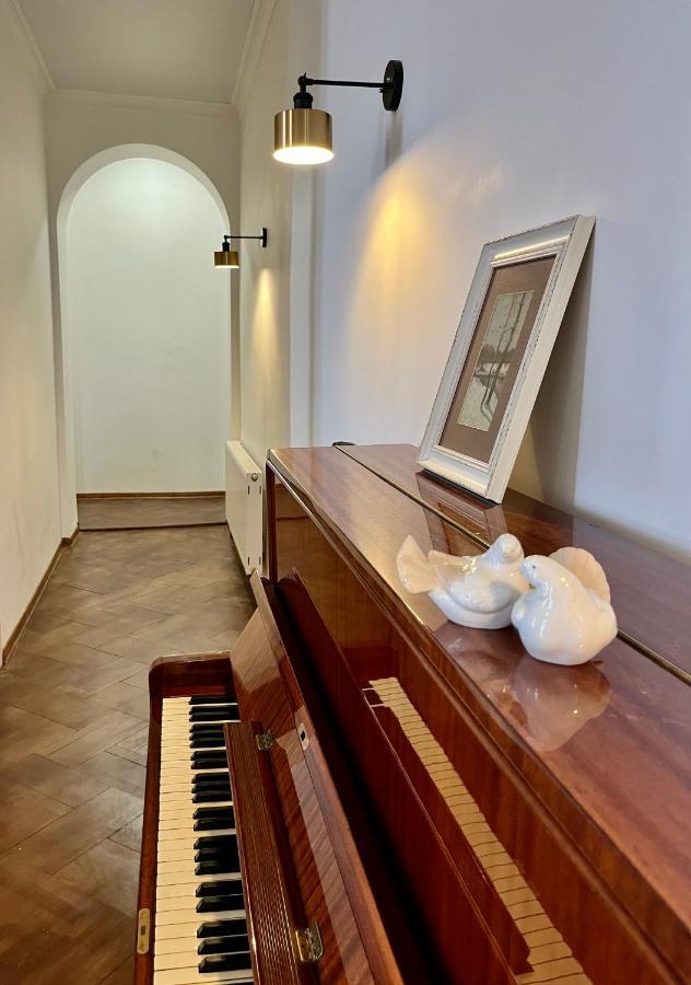 Pigeon Guest House Tbilisi Bagian luar foto