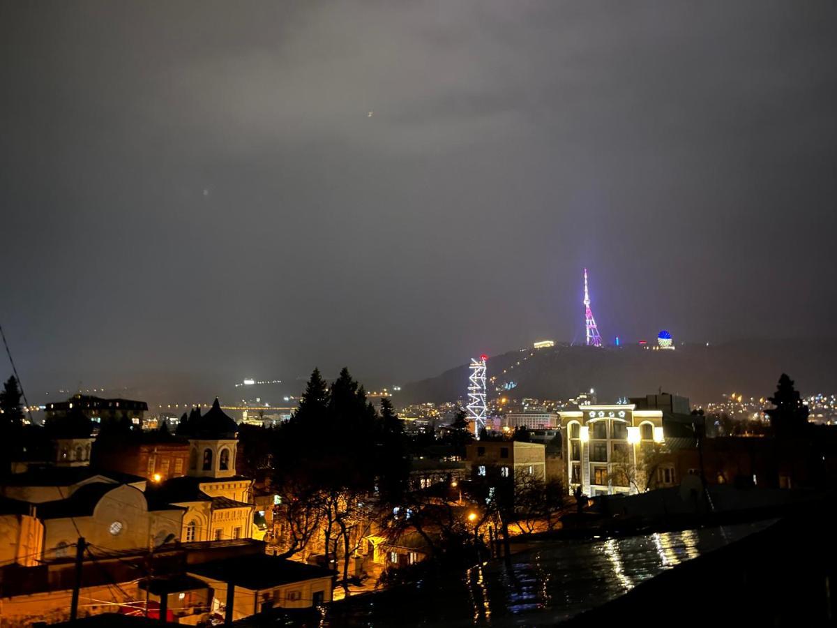Pigeon Guest House Tbilisi Bagian luar foto