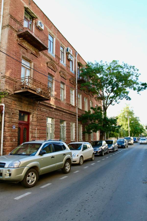 Pigeon Guest House Tbilisi Bagian luar foto