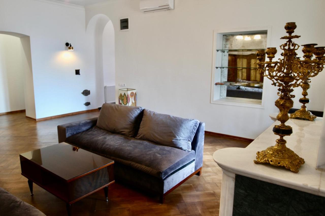 Pigeon Guest House Tbilisi Bagian luar foto