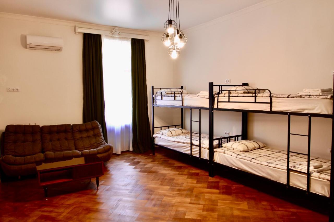 Pigeon Guest House Tbilisi Bagian luar foto