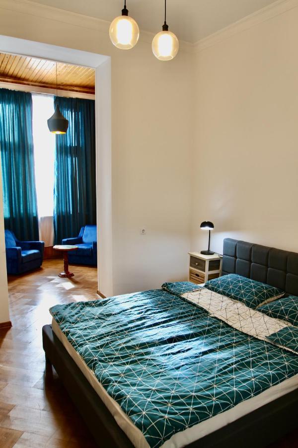 Pigeon Guest House Tbilisi Bagian luar foto