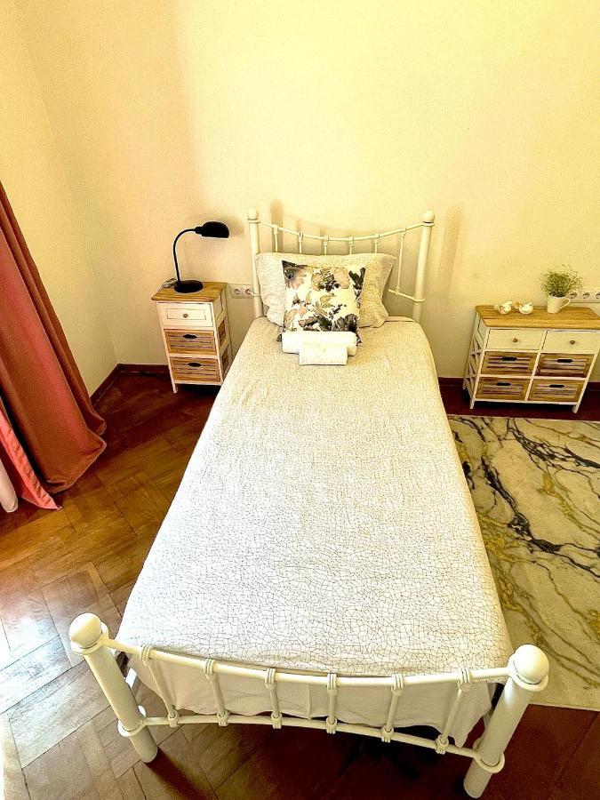 Pigeon Guest House Tbilisi Bagian luar foto