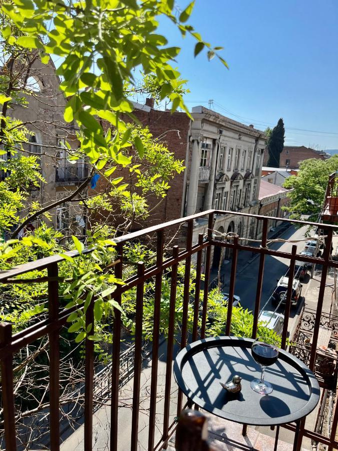 Pigeon Guest House Tbilisi Bagian luar foto